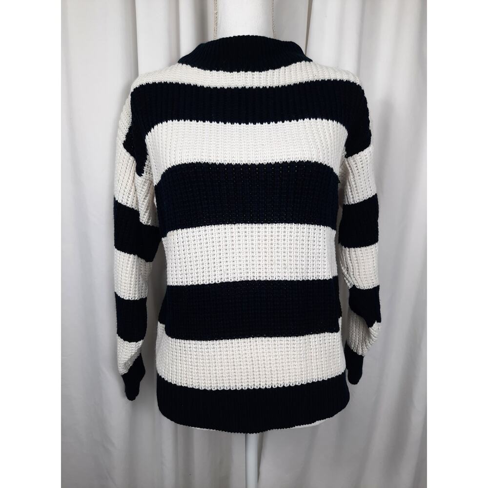 Helium Black & White striped sweater